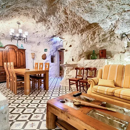 Cueva Con Chimenea A 20 Minutos De Valencia Сasa de vacaciones